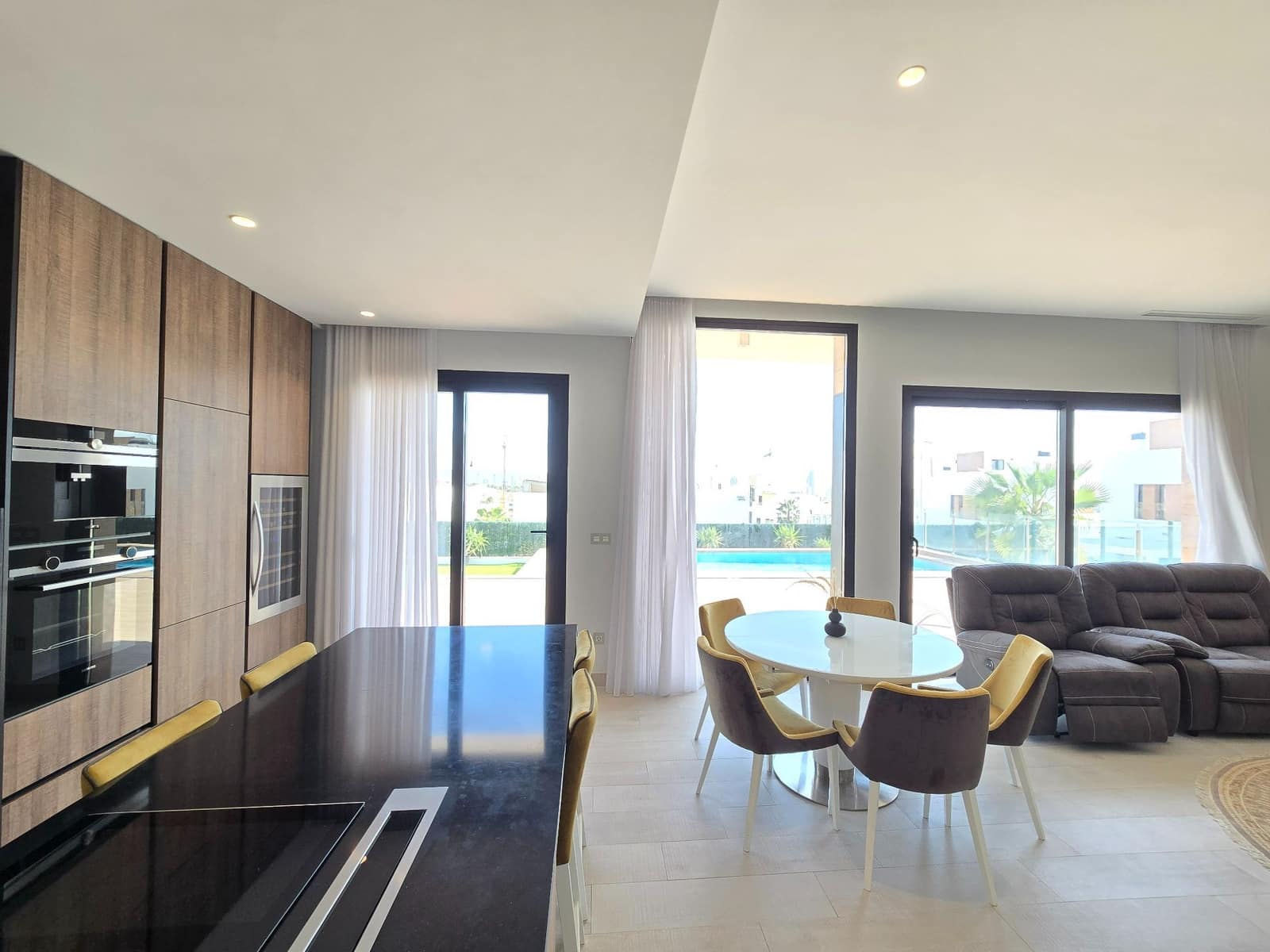 4 soveværelse Villa til salg i Finestrat med swimmingpool garage - € 890.000 (Ref: 10057446)