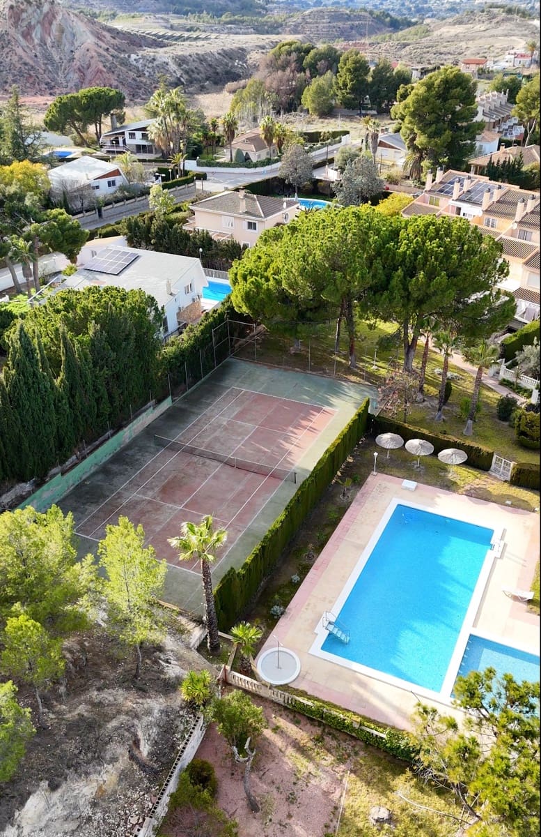 4 bedroom Semi-detached Villa for sale in Petrel / Petrer with pool garage - € 315,000 (Ref: 10061249)