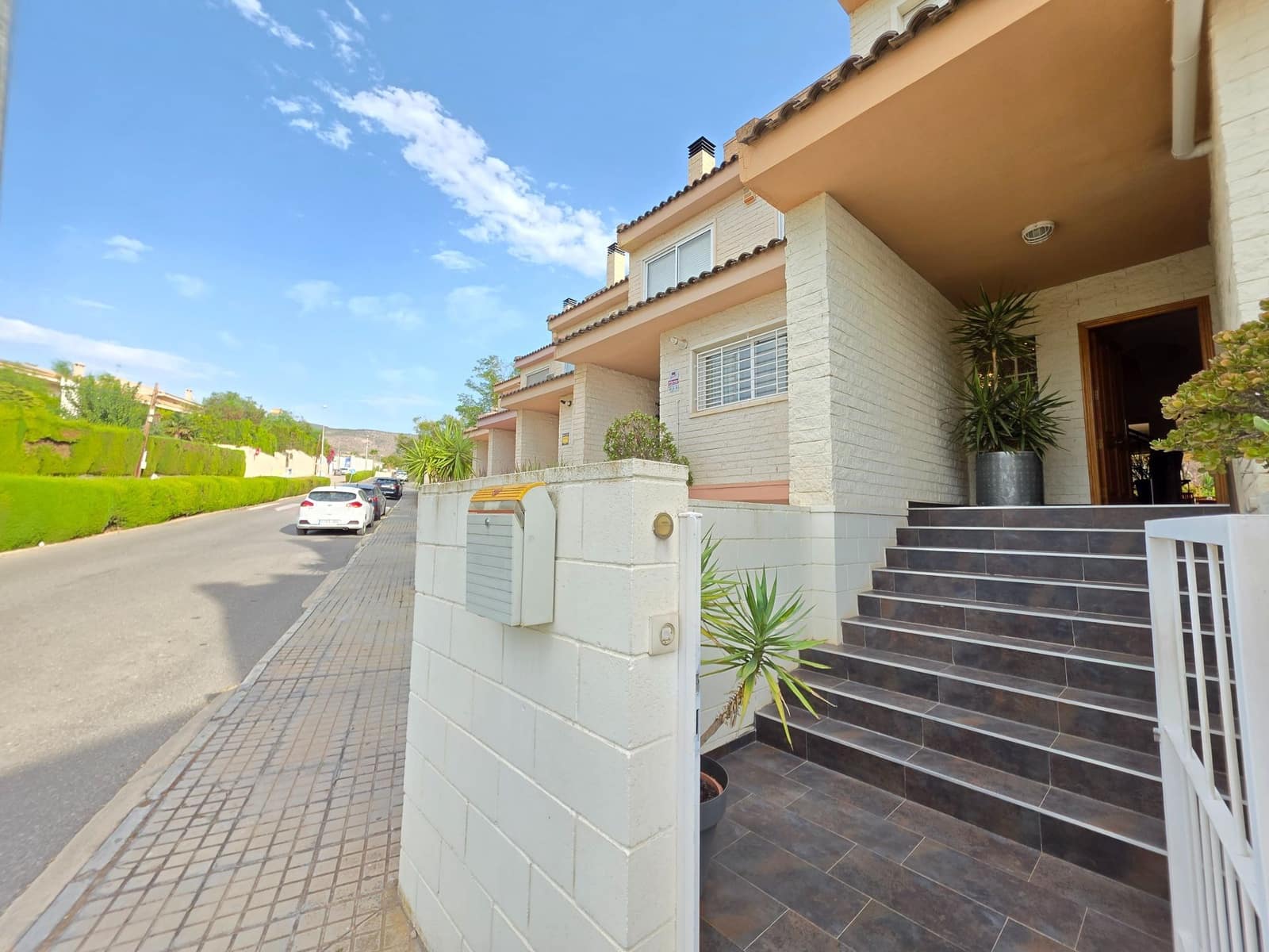 4 bedroom Semi-detached Villa for sale in Petrel / Petrer with pool garage - € 315,000 (Ref: 10061249)