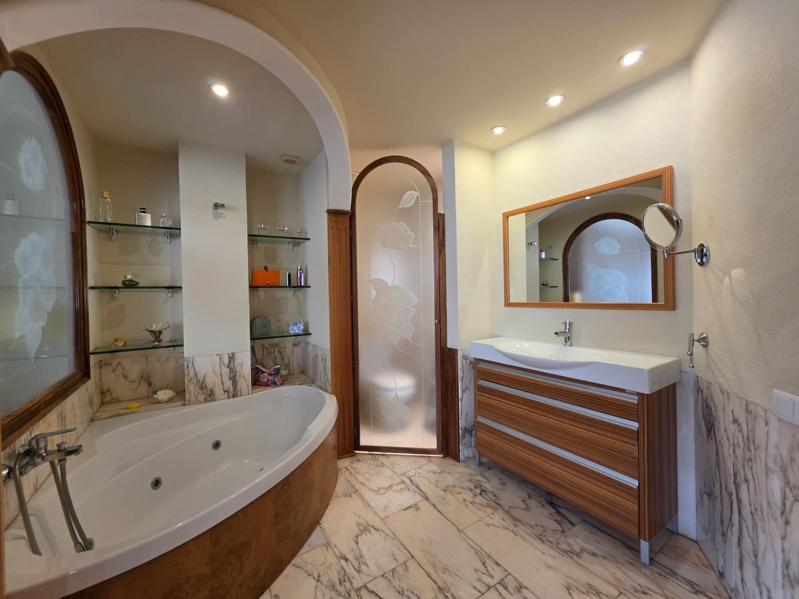 4 bedroom Semi-detached Villa for sale in Petrel / Petrer with pool garage - € 315,000 (Ref: 10061249)