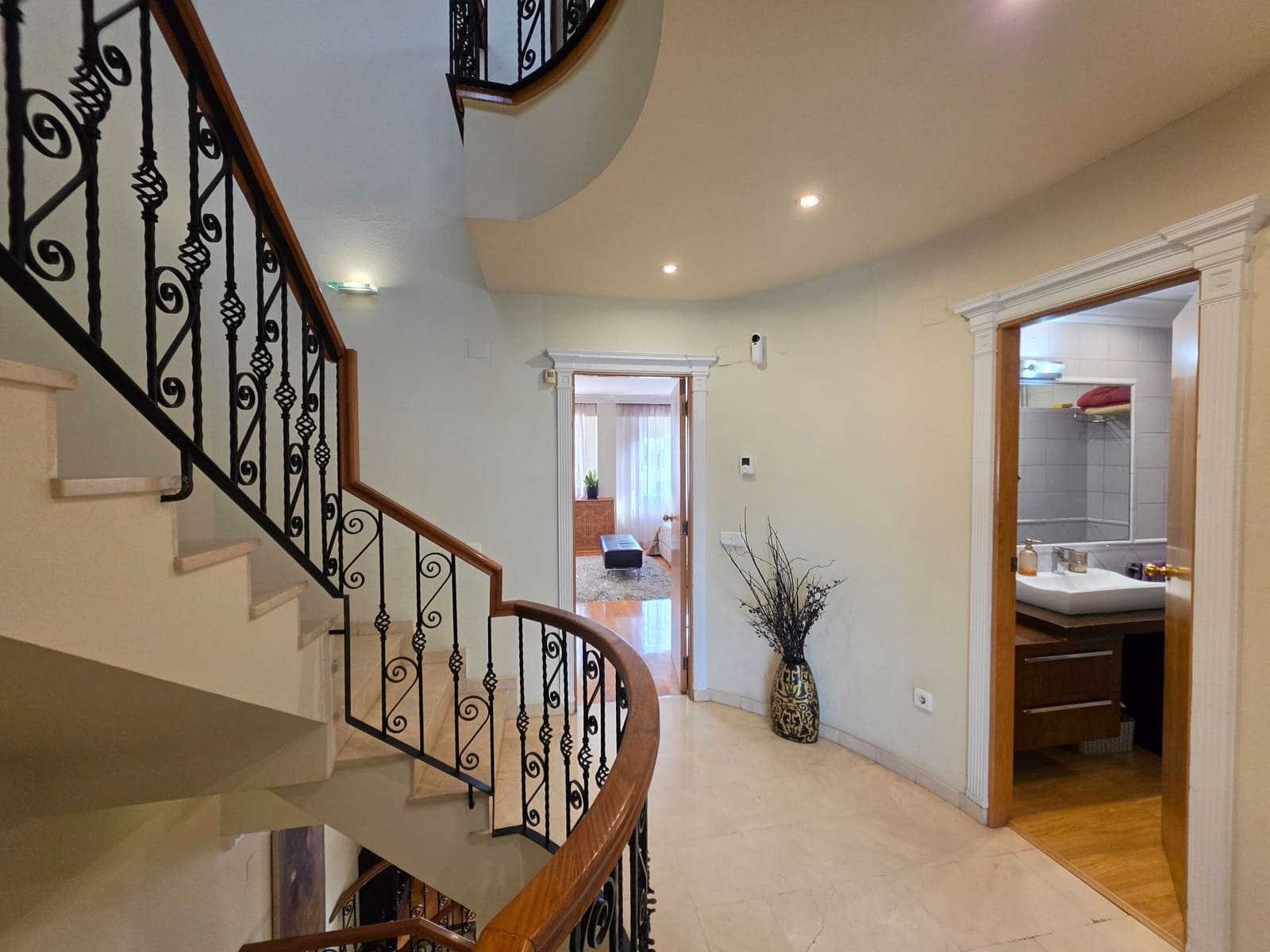 4 bedroom Semi-detached Villa for sale in Petrel / Petrer with pool garage - € 315,000 (Ref: 10061249)