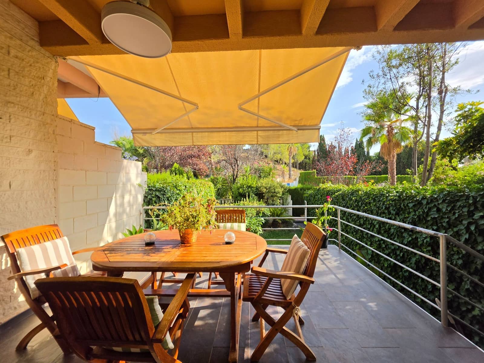 4 bedroom Semi-detached Villa for sale in Petrel / Petrer with pool garage - € 315,000 (Ref: 10061249)