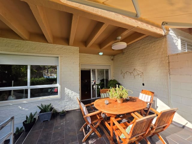4 bedroom Semi-detached Villa for sale in Petrel / Petrer with pool garage - € 315,000 (Ref: 10061249)