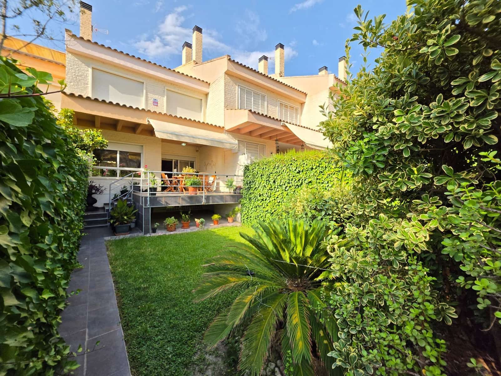 4 bedroom Semi-detached Villa for sale in Petrel / Petrer with pool garage - € 315,000 (Ref: 10061249)