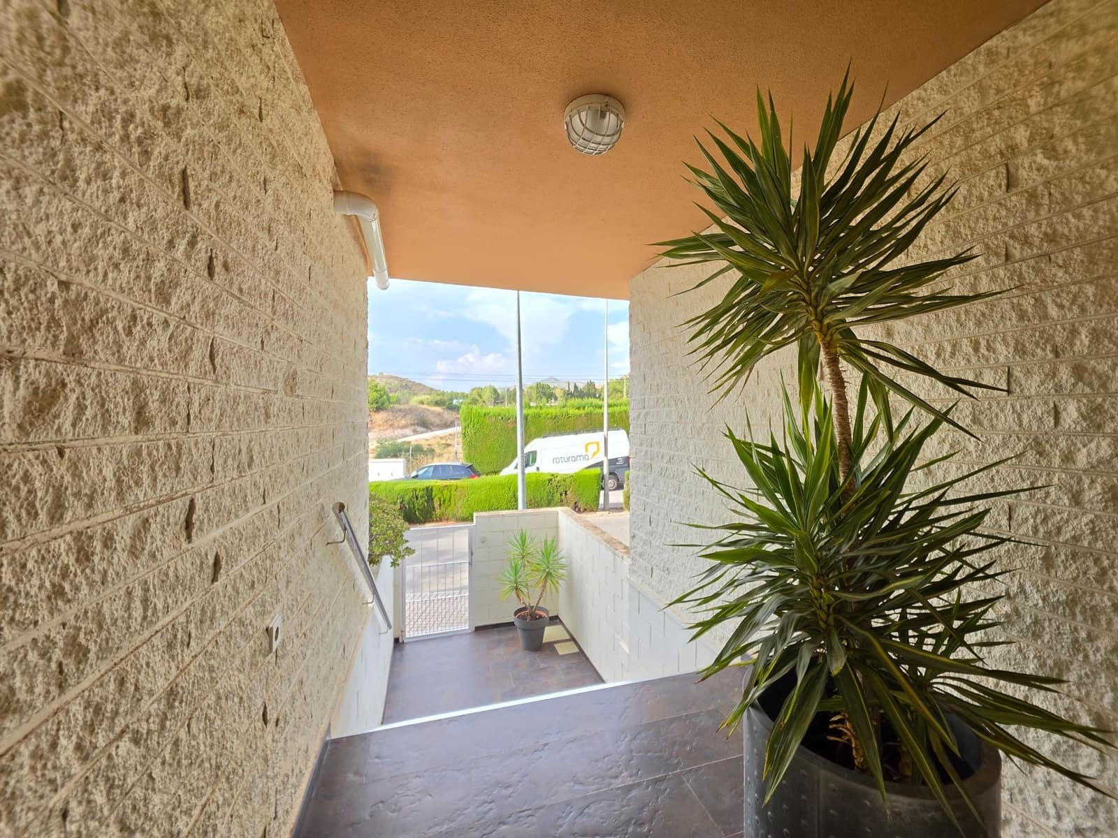 4 bedroom Semi-detached Villa for sale in Petrel / Petrer with pool garage - € 315,000 (Ref: 10061249)