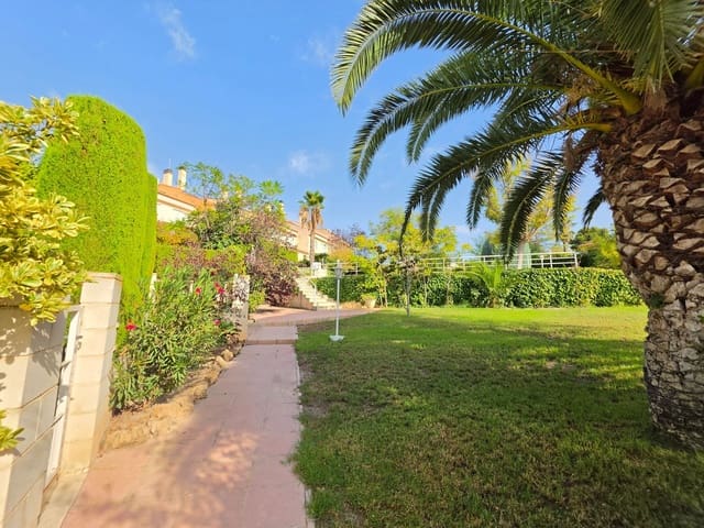 4 bedroom Semi-detached Villa for sale in Petrel / Petrer with pool garage - € 315,000 (Ref: 10061249)