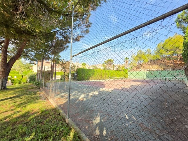 4 bedroom Semi-detached Villa for sale in Petrel / Petrer with pool garage - € 315,000 (Ref: 10061249)