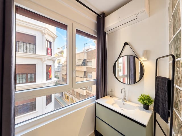 1 soveværelse Lejlighed til leje i Barrio del Centro, Alicante by - € 1.250 (Ref: 10085468)