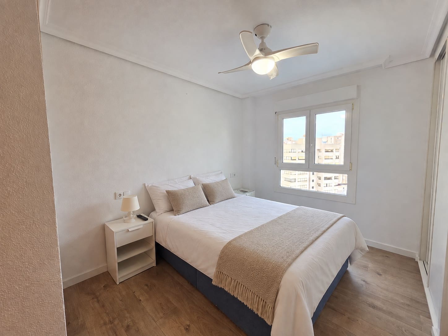 3 slaapkamer Flat te huur in Playa de San Juan met zwembad garage - € 1.650 (Ref: 10088818)