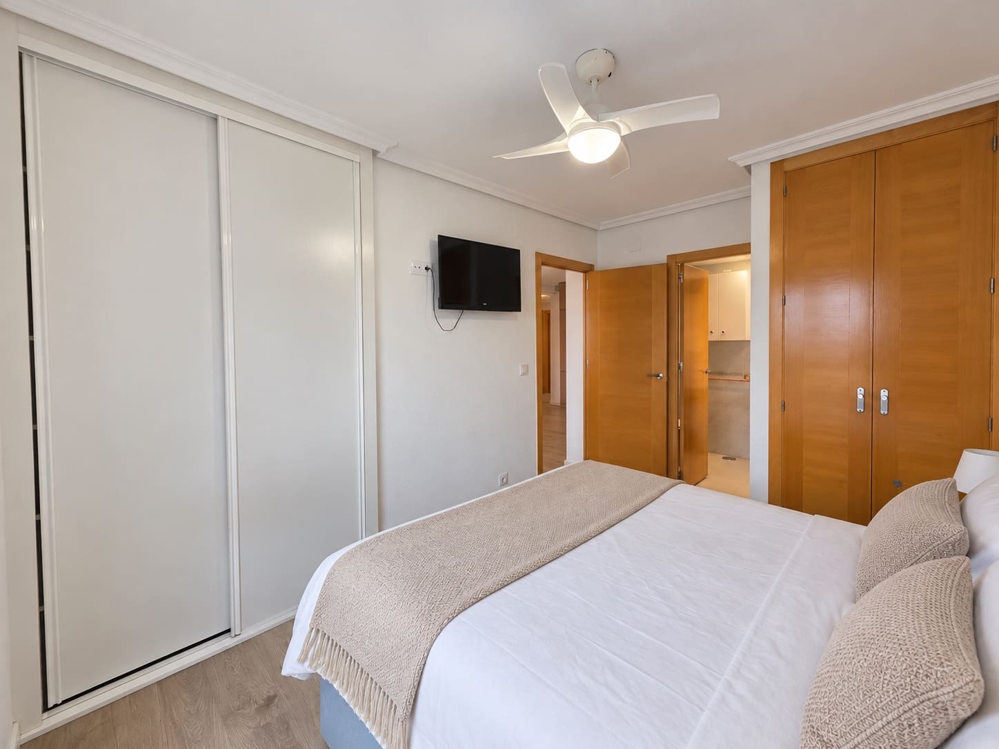 3 slaapkamer Flat te huur in Playa de San Juan met zwembad garage - € 1.650 (Ref: 10088818)