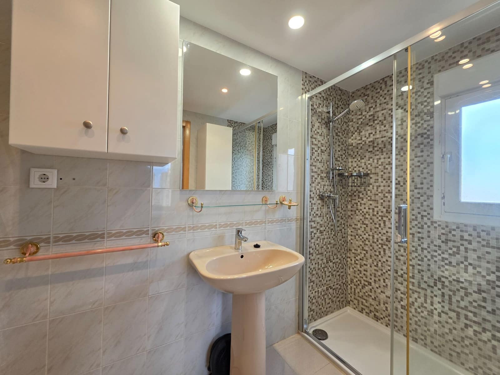 3 slaapkamer Flat te huur in Playa de San Juan met zwembad garage - € 1.650 (Ref: 10088818)