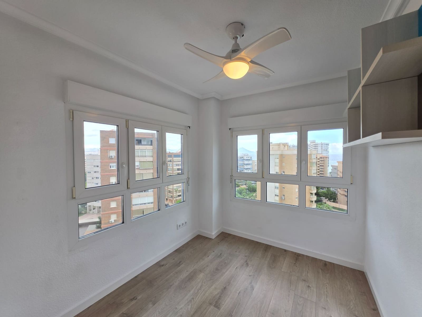 3 slaapkamer Flat te huur in Playa de San Juan met zwembad garage - € 1.650 (Ref: 10088818)