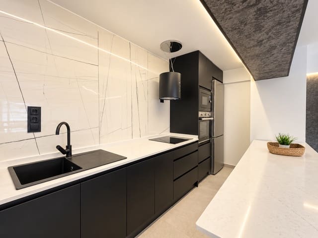4 slaapkamer Flat te koop in Ensanche - Diputacion, Alicante stad - € 319.000 (Ref: 10101544)