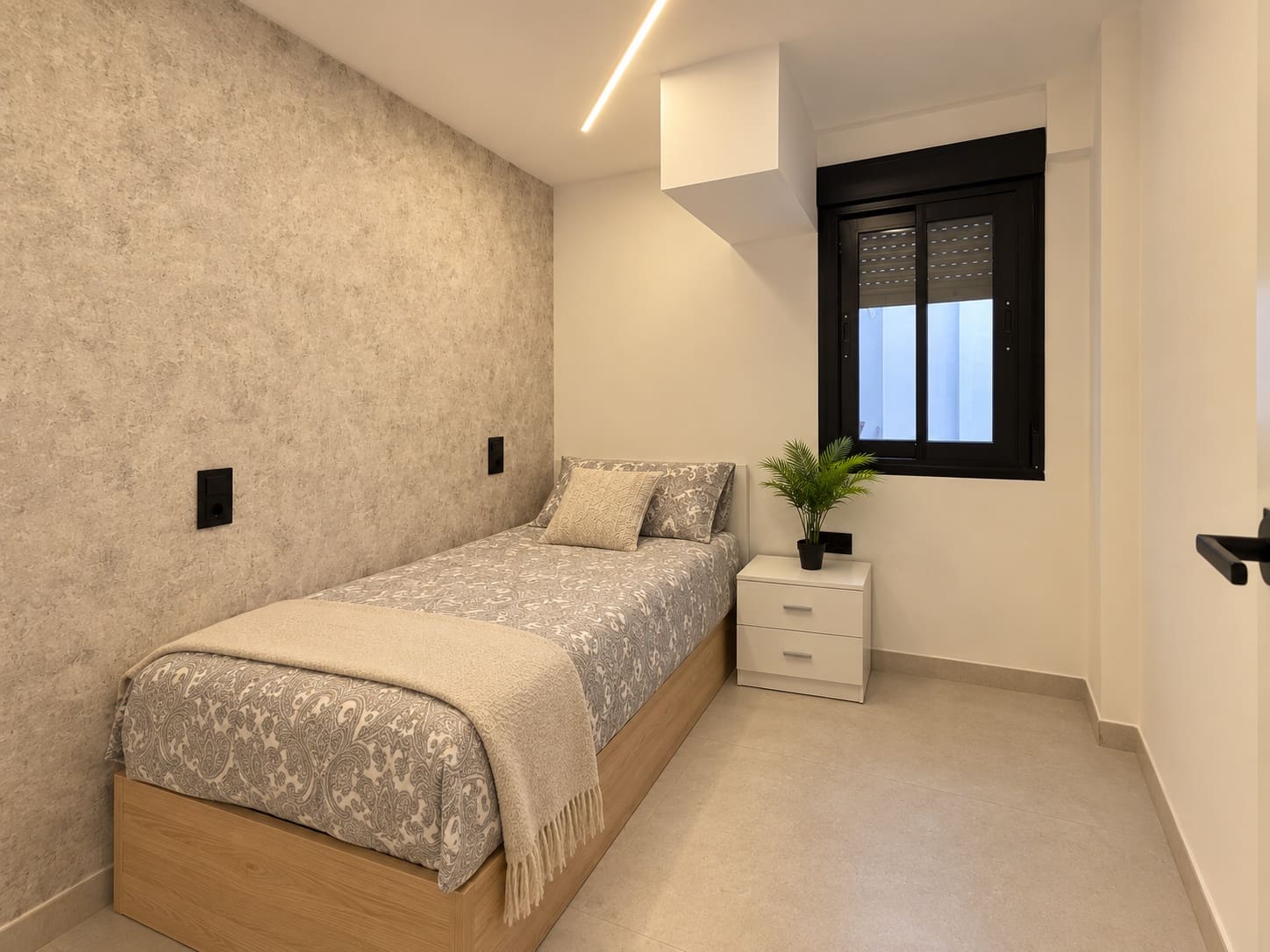 4 bedroom Flat for sale in Alicante / Alacant city - € 319,000 (Ref: 10101544)
