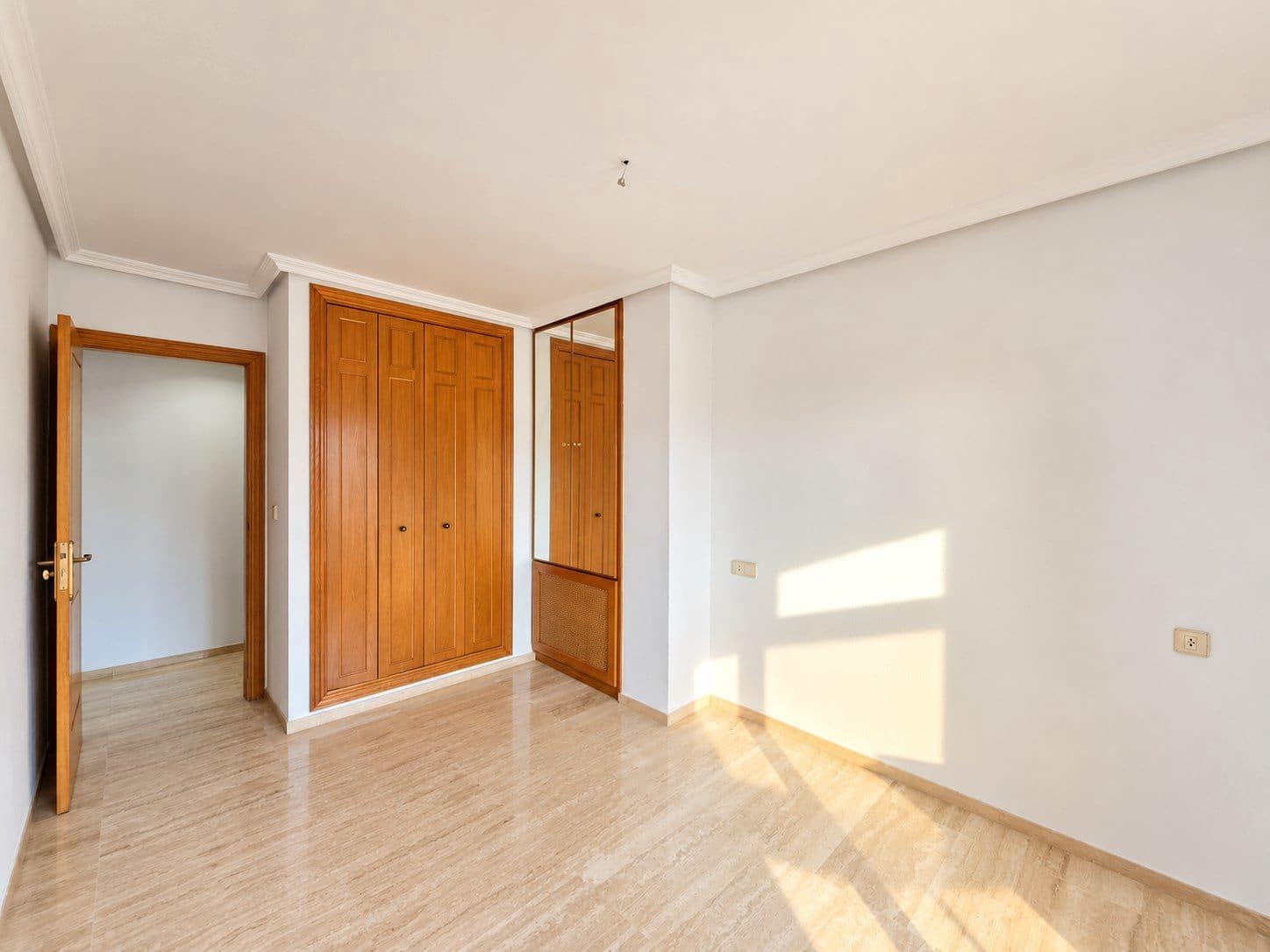 2 Zimmer Penthouse zu verkaufen in Alicante / Alacant Stadt mit Garage - 375.000 € (Ref: 10135595)