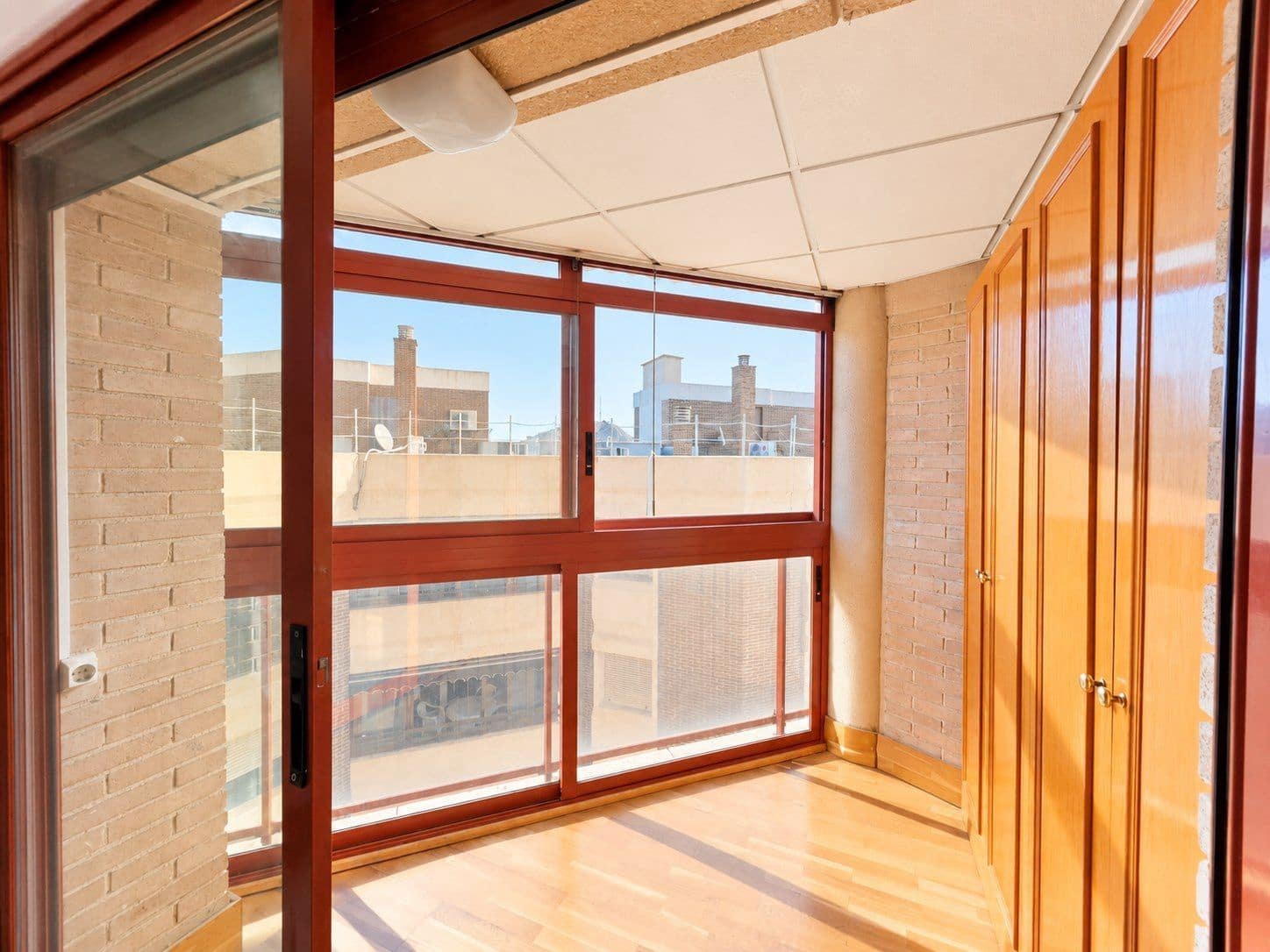 2 Zimmer Penthouse zu verkaufen in Alicante / Alacant Stadt mit Garage - 375.000 € (Ref: 10135595)