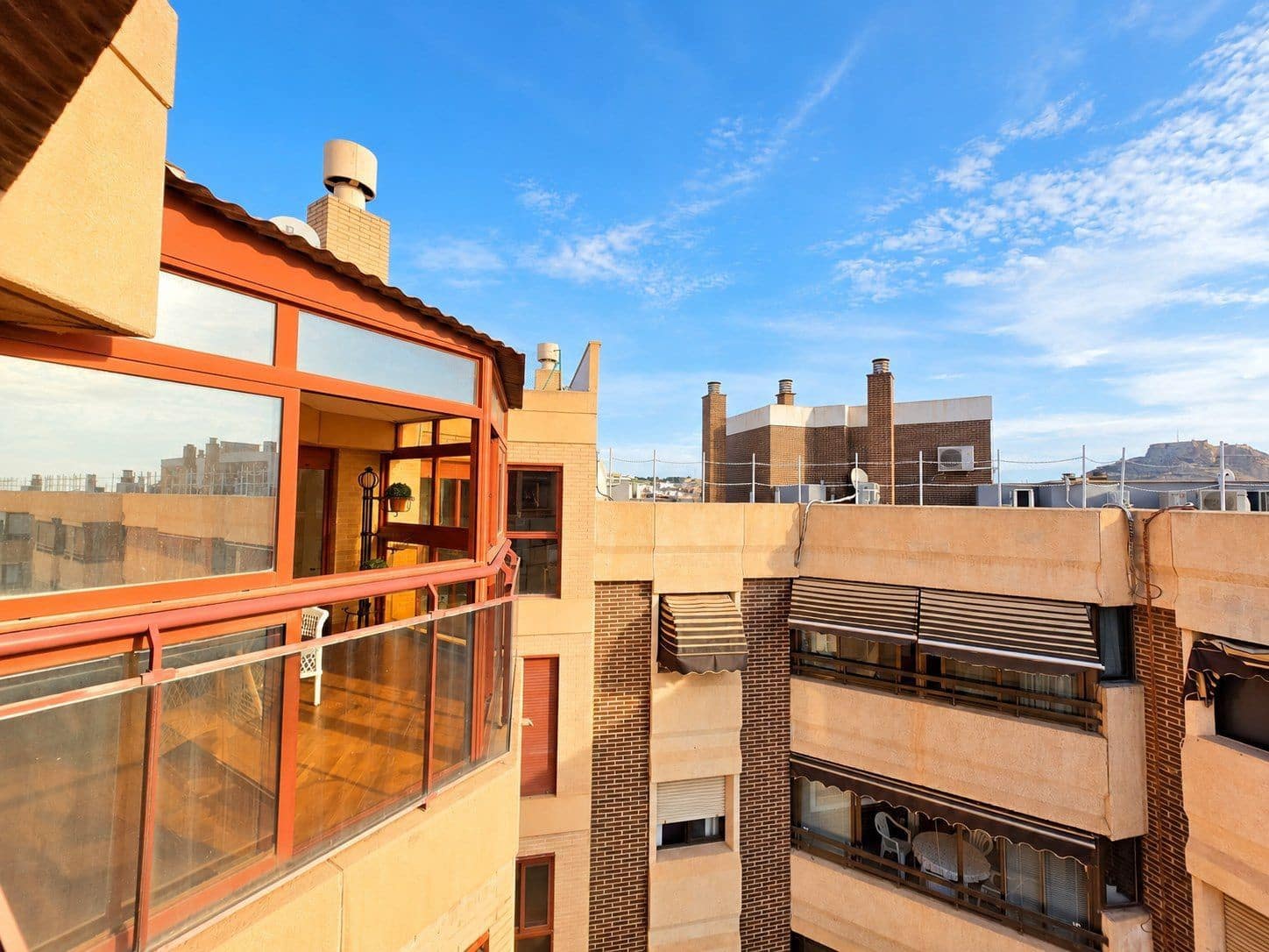 2 Zimmer Penthouse zu verkaufen in Alicante / Alacant Stadt mit Garage - 375.000 € (Ref: 10135595)