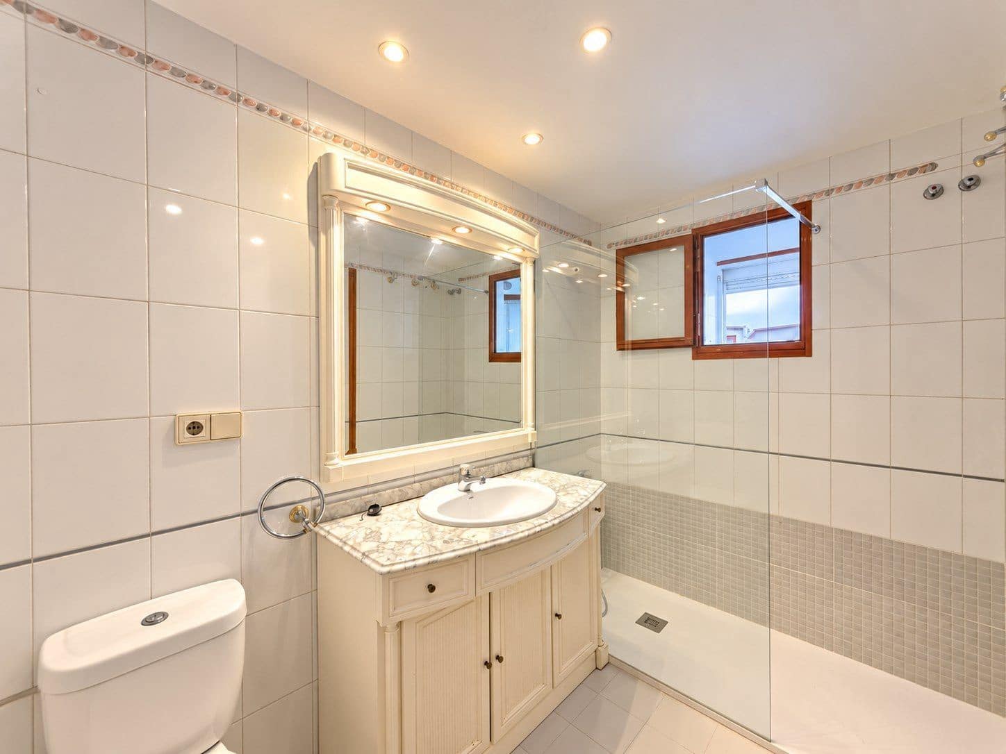 2 Zimmer Penthouse zu verkaufen in Alicante / Alacant Stadt mit Garage - 375.000 € (Ref: 10135595)
