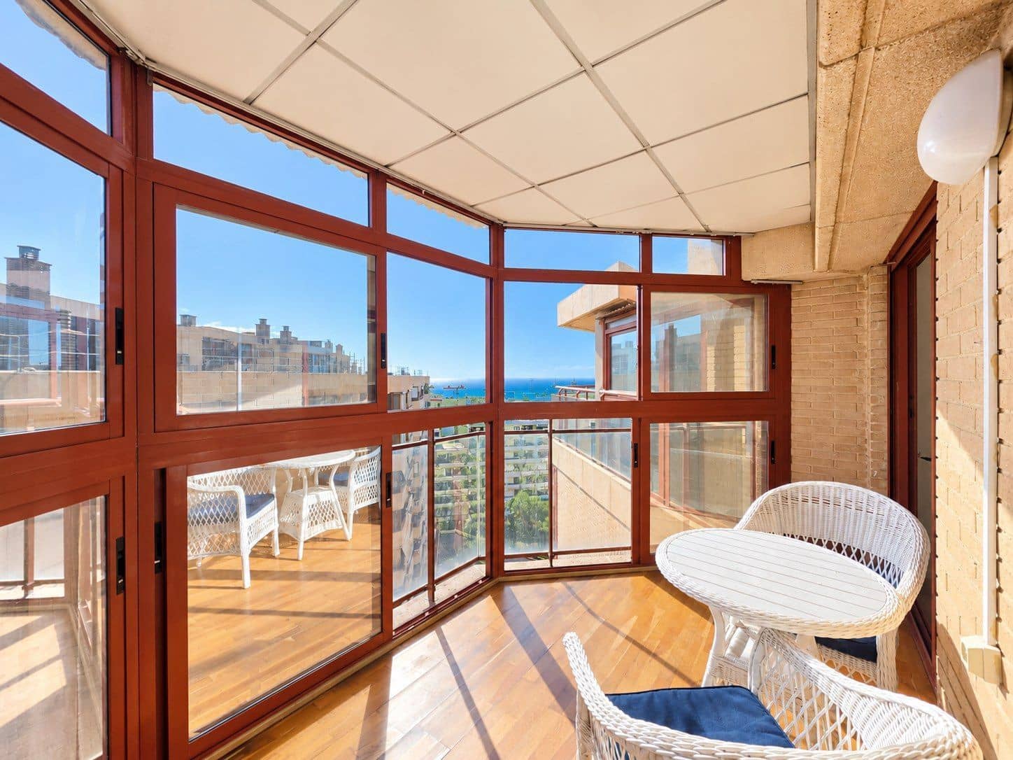 2 Zimmer Penthouse zu verkaufen in Alicante / Alacant Stadt mit Garage - 375.000 € (Ref: 10135595)