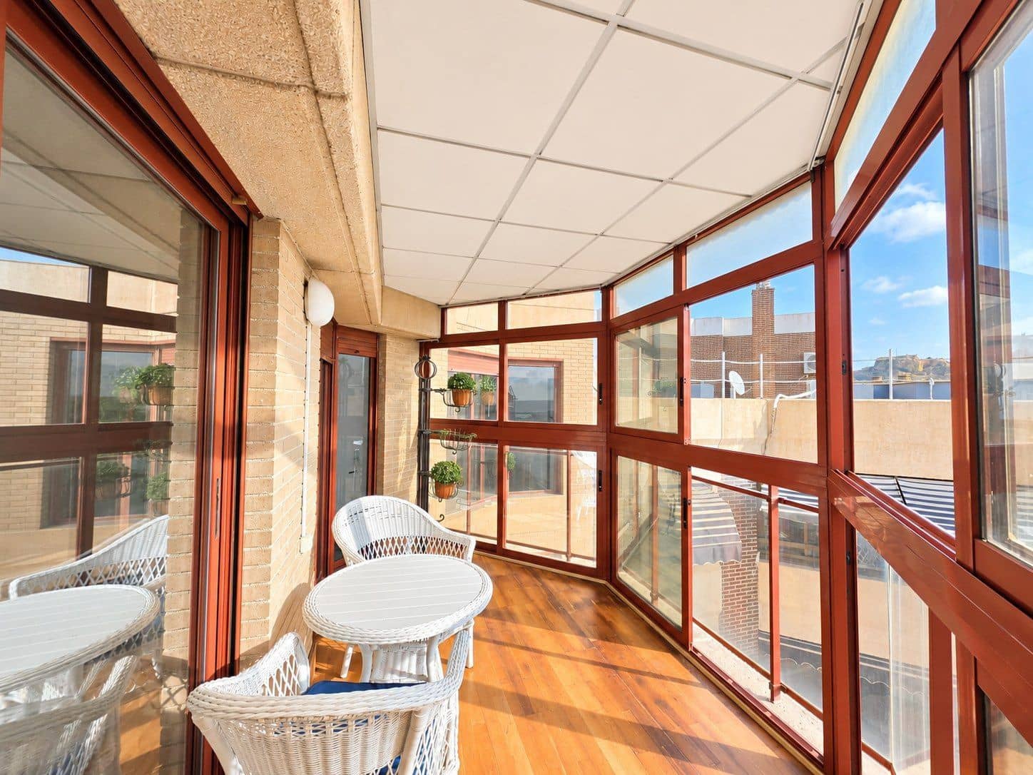 2 Zimmer Penthouse zu verkaufen in Alicante / Alacant Stadt mit Garage - 375.000 € (Ref: 10135595)