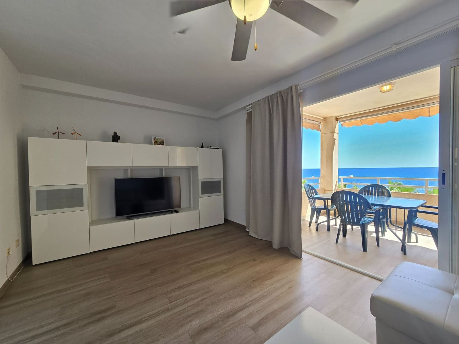 3 slaapkamer Flat te huur in Alicante stad met zwembad garage - € 1.800 (Ref: 10168146)