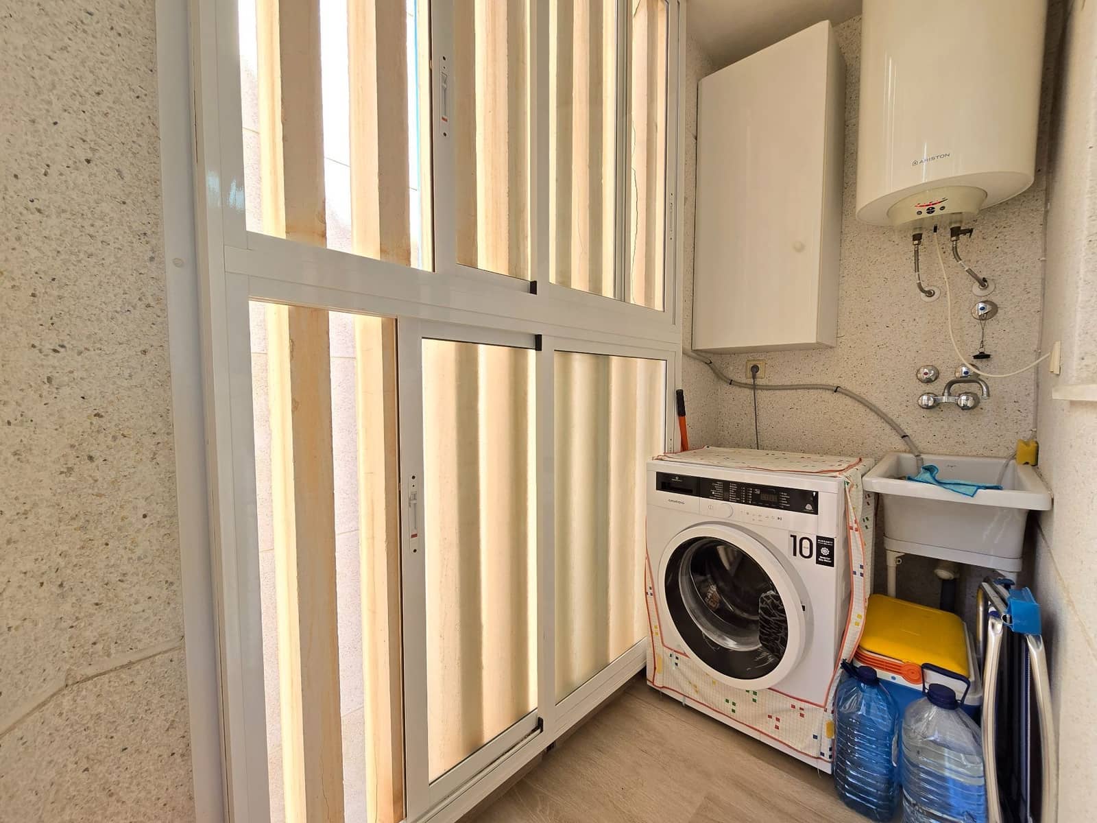 3 slaapkamer Flat te huur in Alicante stad met zwembad garage - € 1.800 (Ref: 10168146)
