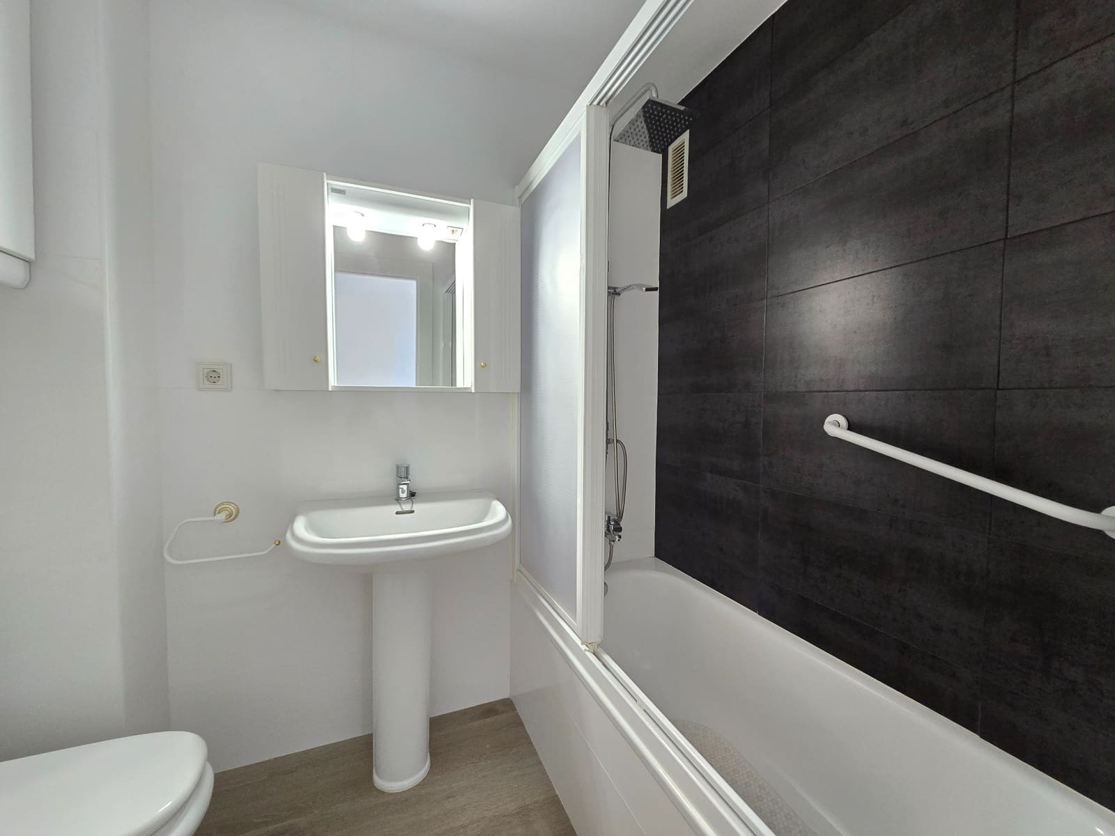 3 slaapkamer Flat te huur in Alicante stad met zwembad garage - € 1.800 (Ref: 10168146)