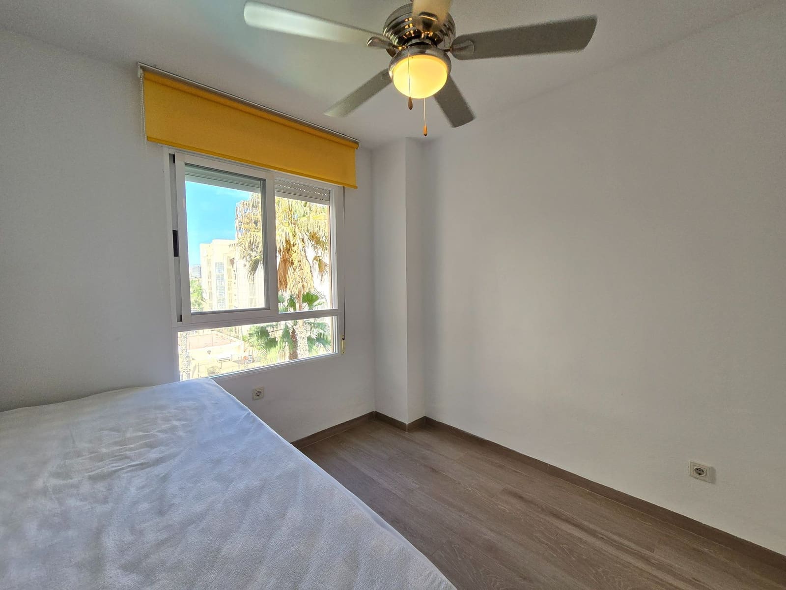 3 slaapkamer Flat te huur in Alicante stad met zwembad garage - € 1.800 (Ref: 10168146)