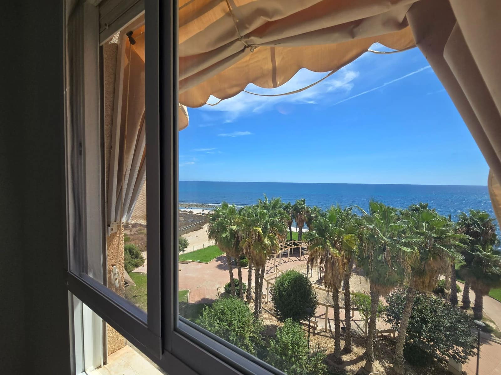 3 slaapkamer Flat te huur in Alicante stad met zwembad garage - € 1.800 (Ref: 10168146)