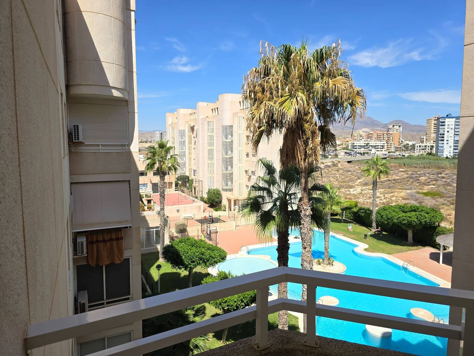 3 slaapkamer Flat te huur in Alicante stad met zwembad garage - € 1.800 (Ref: 10168146)