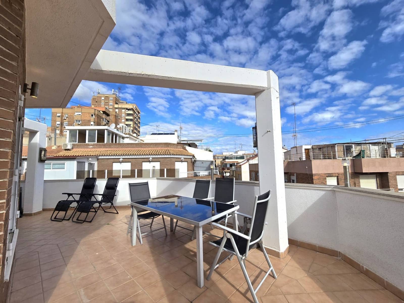 3 soverom Penthouse til leie i Alicante by med garasje - € 1 250 (Ref: 10170514)