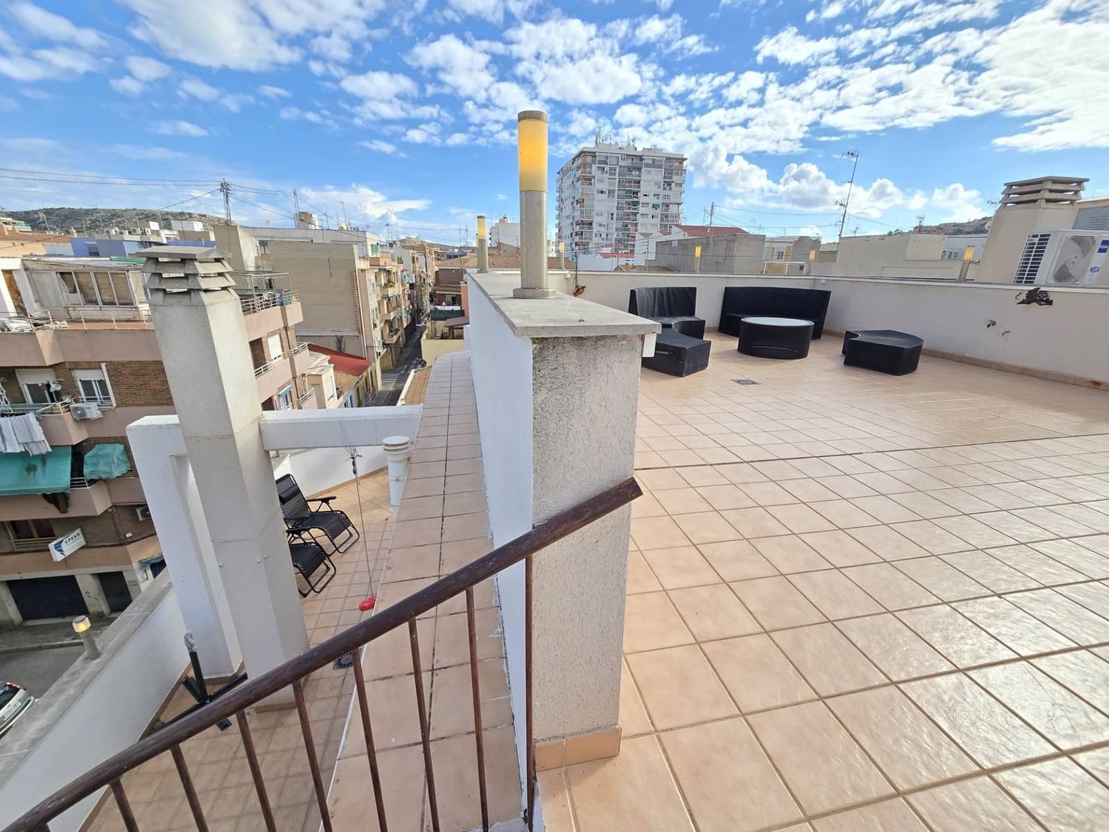 3 soverom Penthouse til leie i Alicante by med garasje - € 1 250 (Ref: 10170514)
