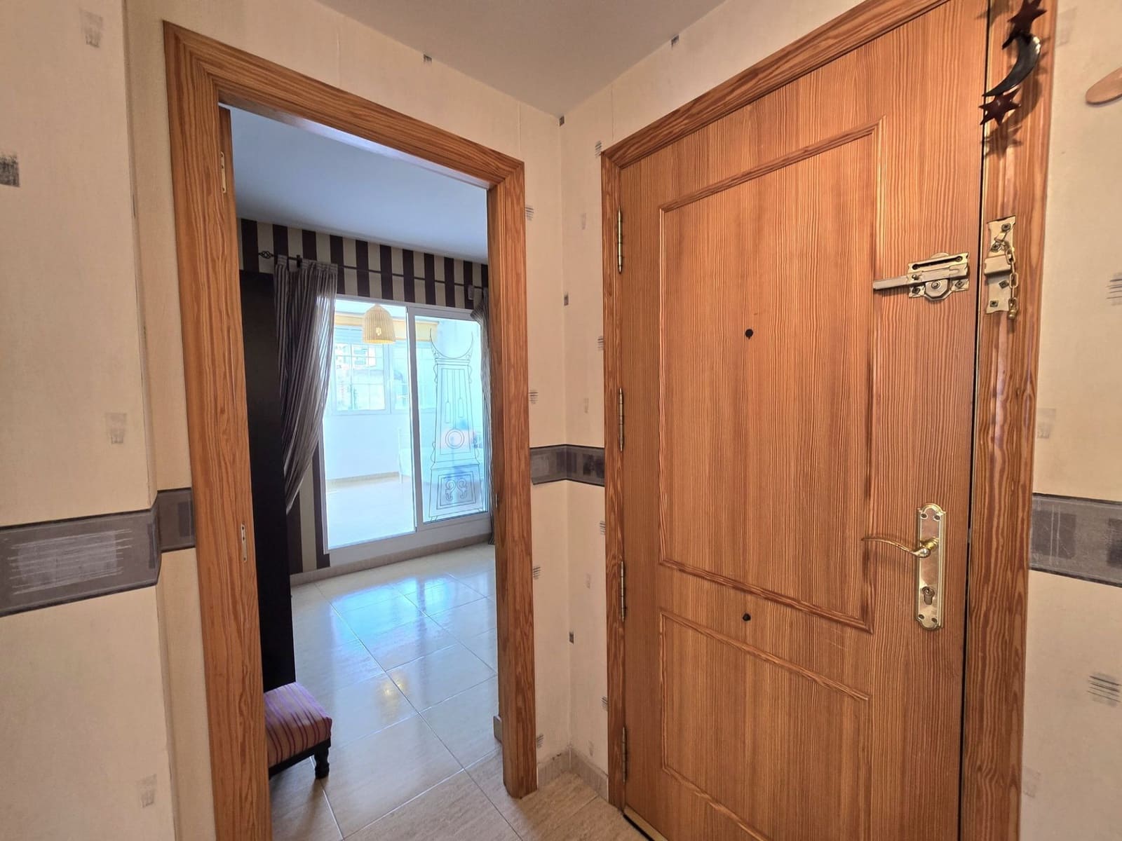 3 soverom Penthouse til leie i Alicante by med garasje - € 1 250 (Ref: 10170514)