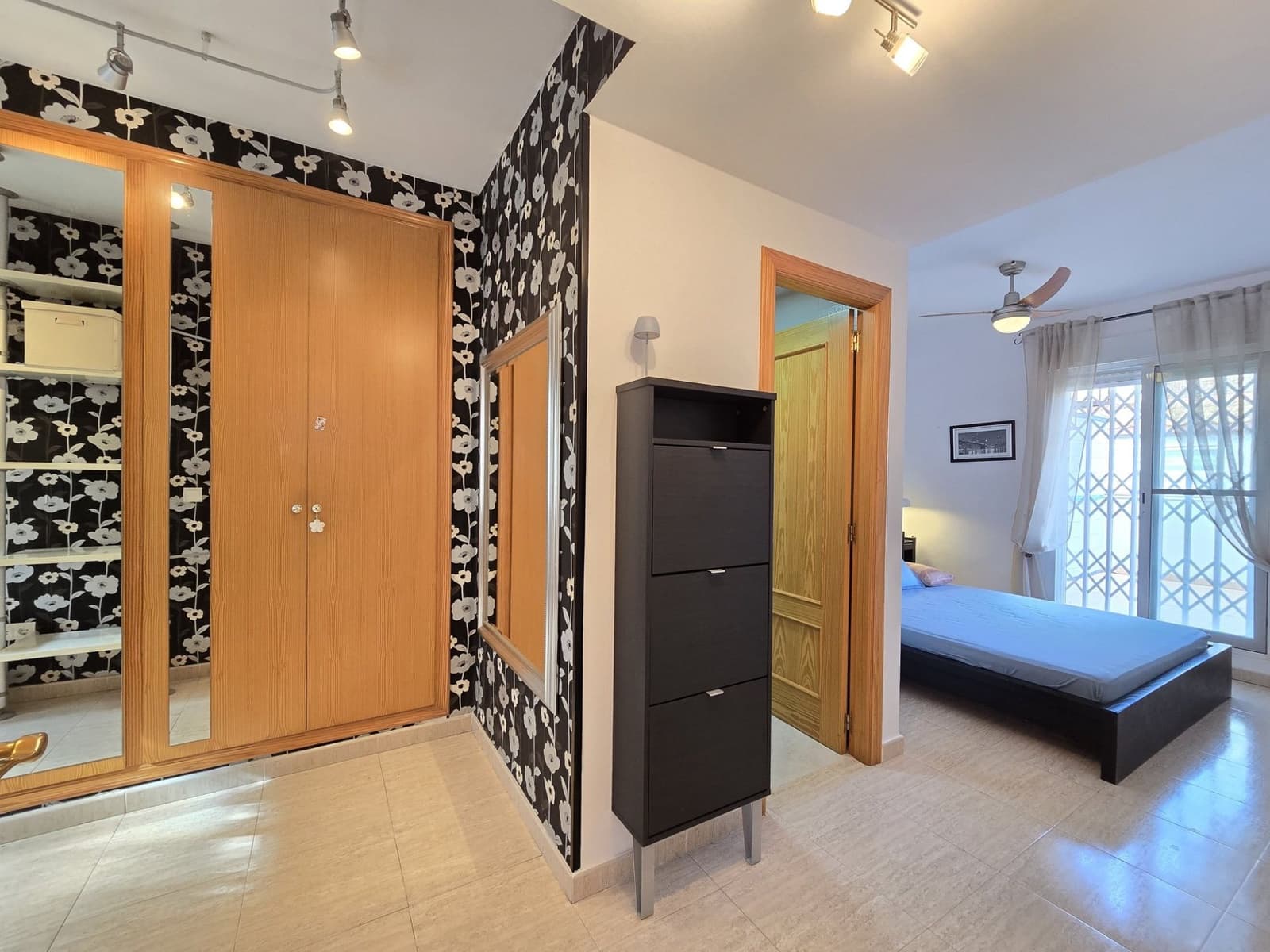 3 soverom Penthouse til leie i Alicante by med garasje - € 1 250 (Ref: 10170514)