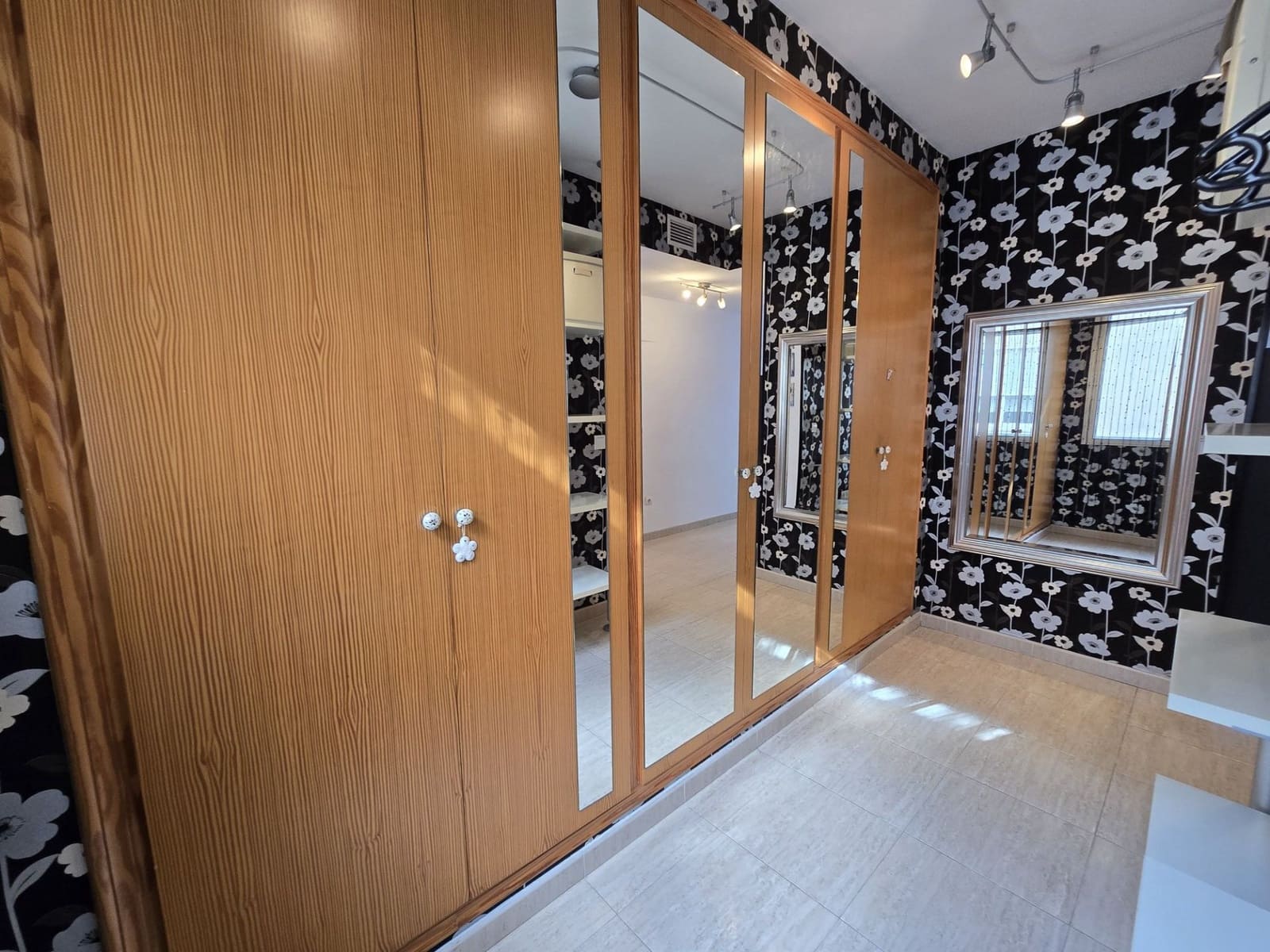 3 soverom Penthouse til leie i Alicante by med garasje - € 1 250 (Ref: 10170514)