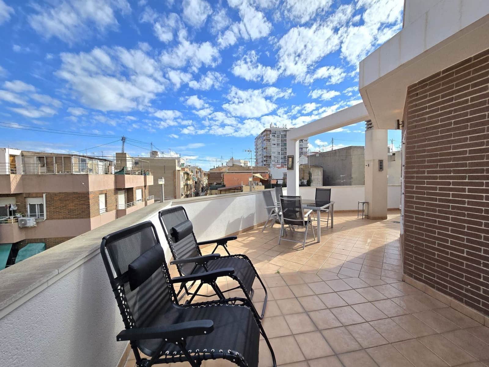 3 soverom Penthouse til leie i Alicante by med garasje - € 1 250 (Ref: 10170514)
