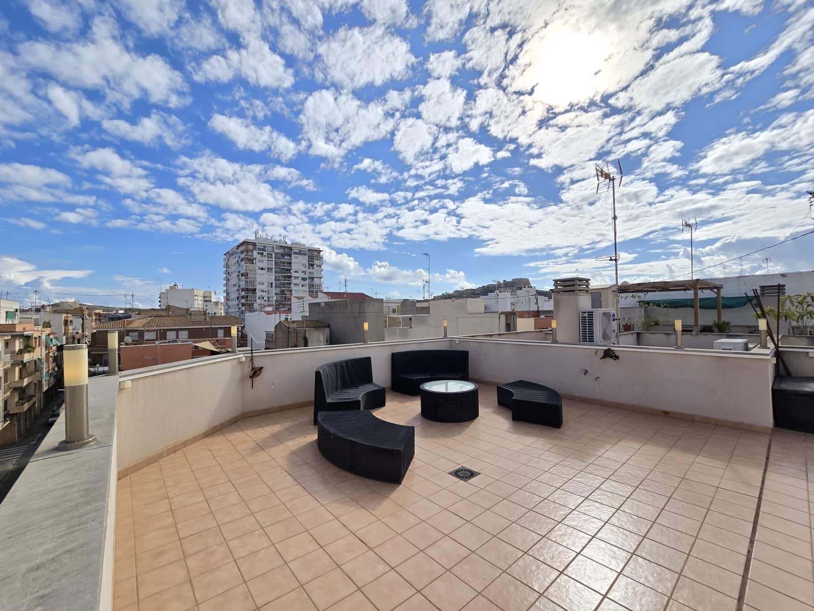 3 soverom Penthouse til leie i Alicante by med garasje - € 1 250 (Ref: 10170514)
