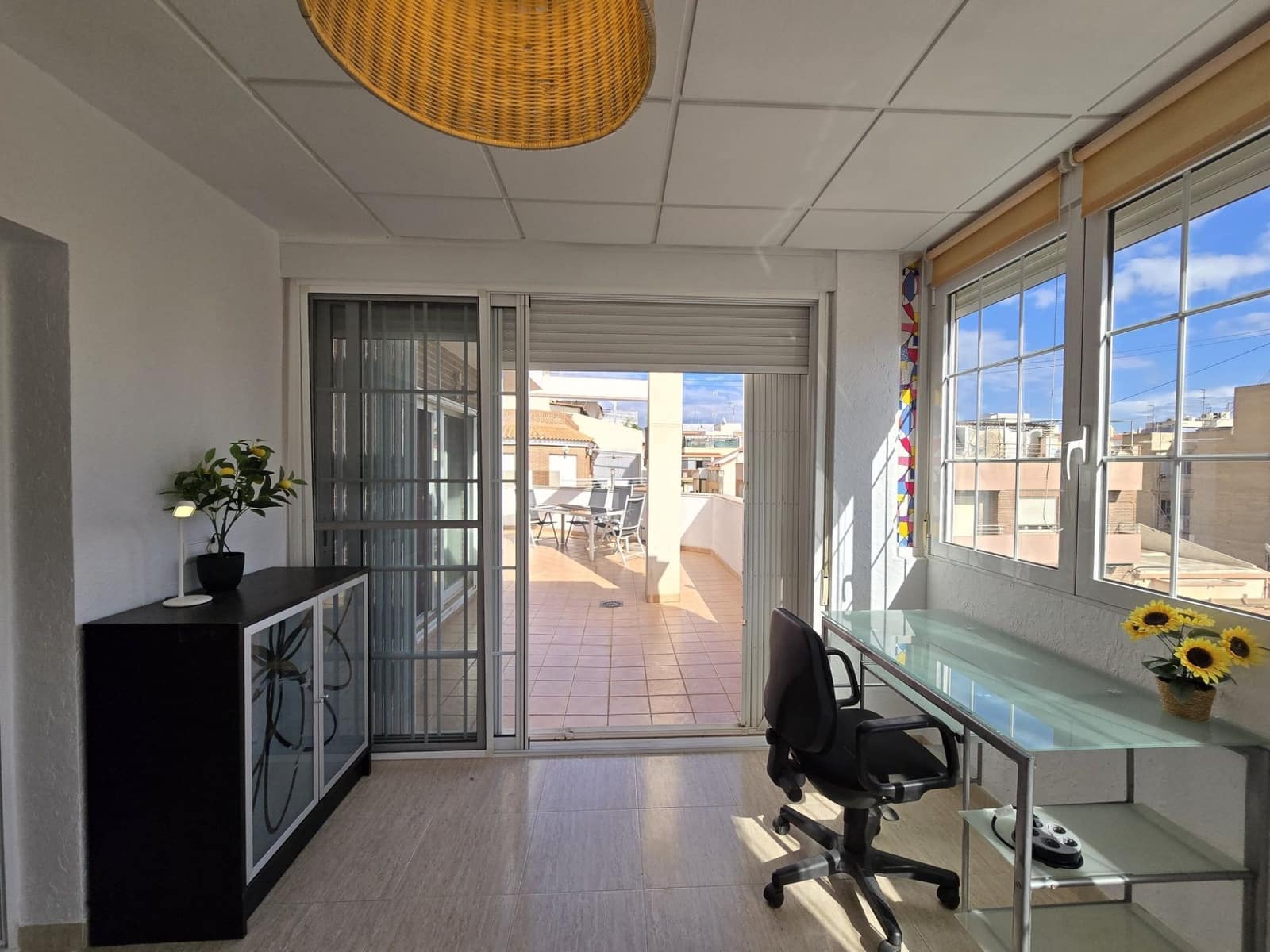 3 soverom Penthouse til leie i Alicante by med garasje - € 1 250 (Ref: 10170514)
