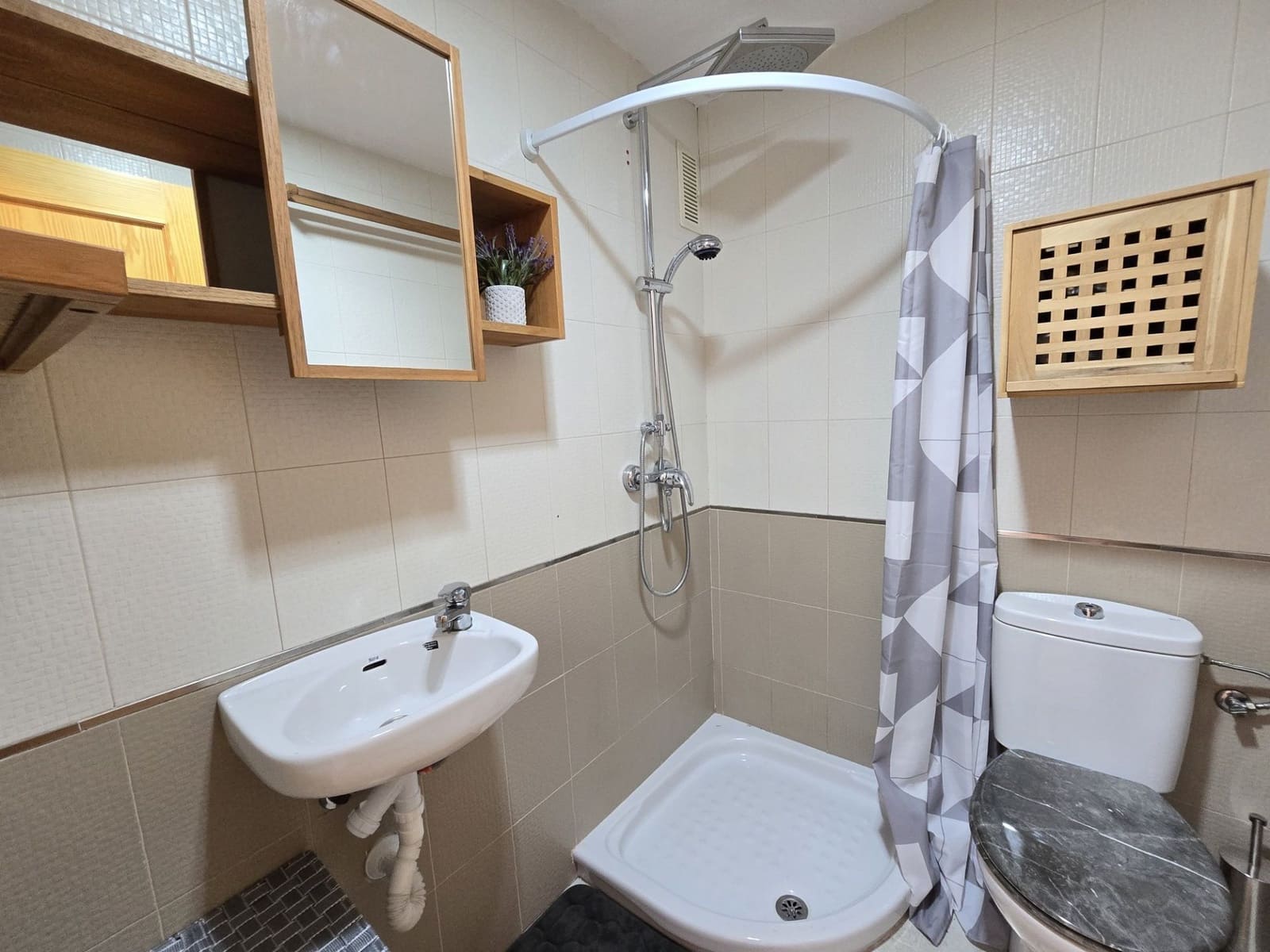 3 soverom Penthouse til leie i Alicante by med garasje - € 1 250 (Ref: 10170514)