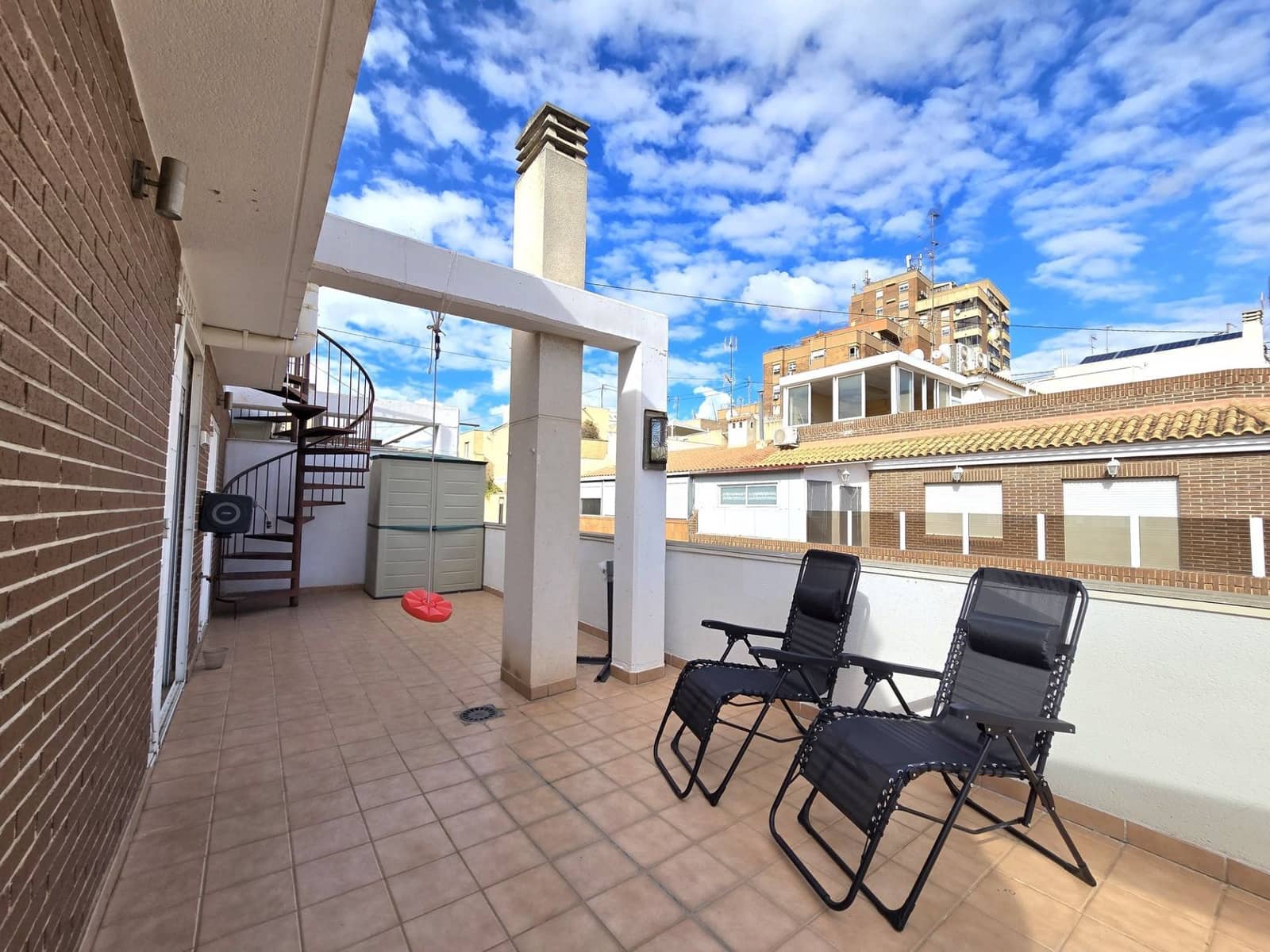 3 soverom Penthouse til leie i Alicante by med garasje - € 1 250 (Ref: 10170514)
