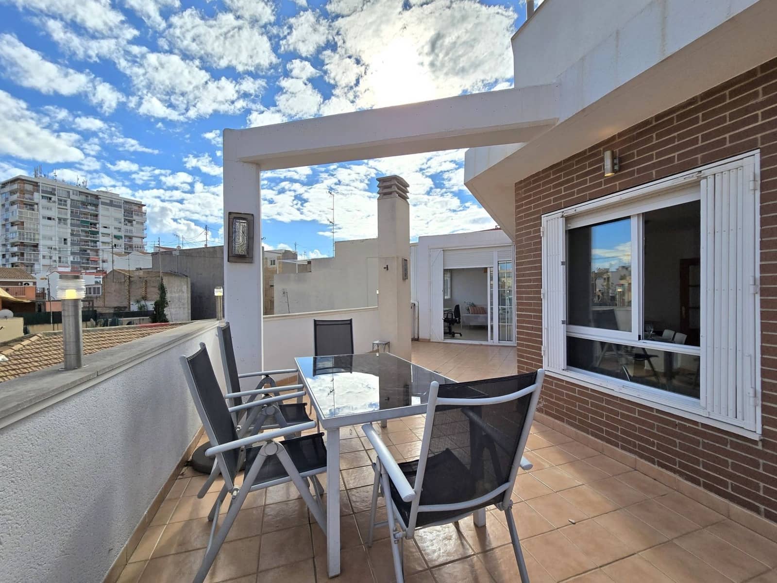 3 soverom Penthouse til leie i Alicante by med garasje - € 1 250 (Ref: 10170514)