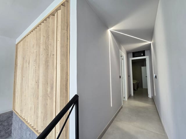 4 bedroom Townhouse for sale in Playa de San Juan, Alicante / Alacant city - € 320,000 (Ref: 9162039)