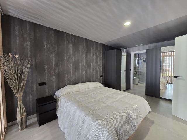 4 bedroom Townhouse for sale in Playa de San Juan, Alicante / Alacant city - € 320,000 (Ref: 9162039)