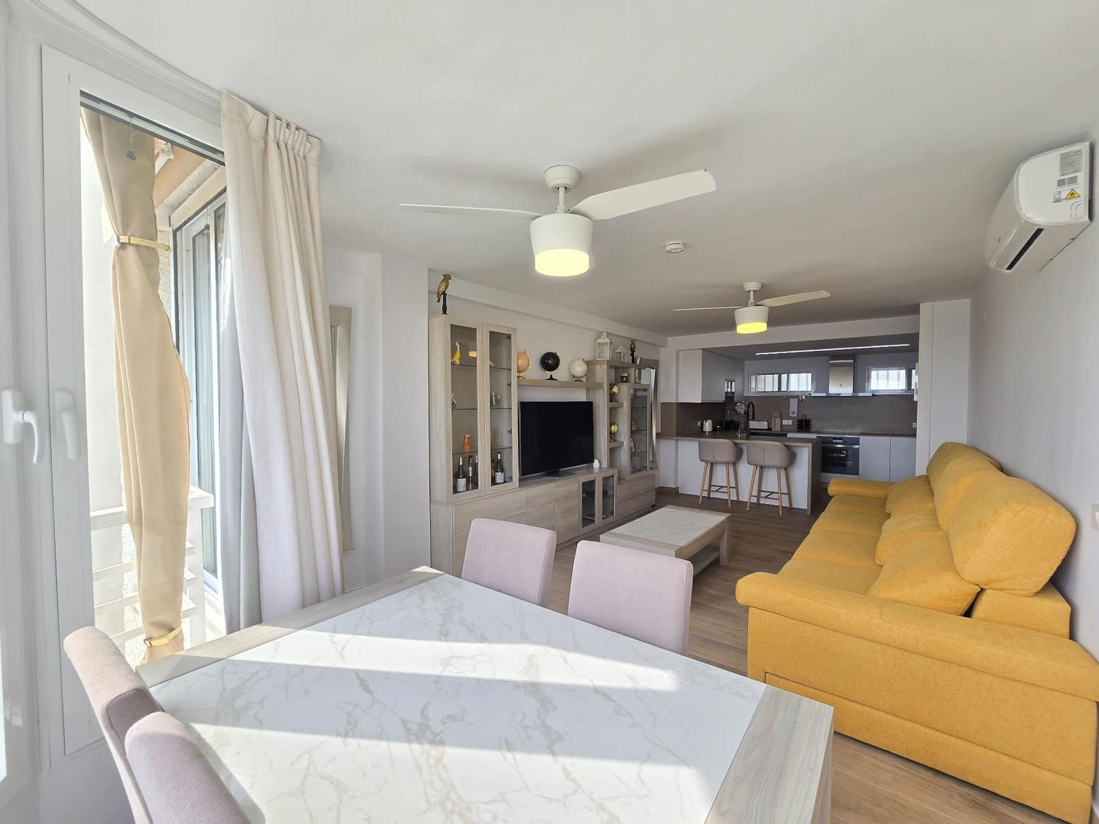 2 soveværelse Lejlighed til salg i Alicante by med swimmingpool garage - € 355.000 (Ref: 9308227)