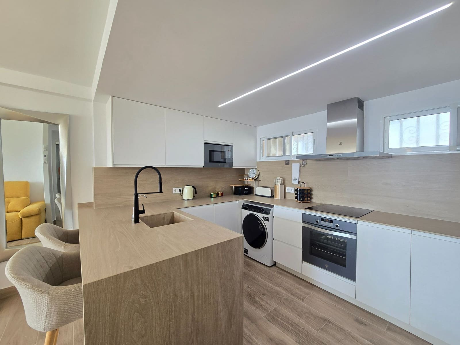 2 soveværelse Lejlighed til salg i Alicante by med swimmingpool garage - € 355.000 (Ref: 9308227)