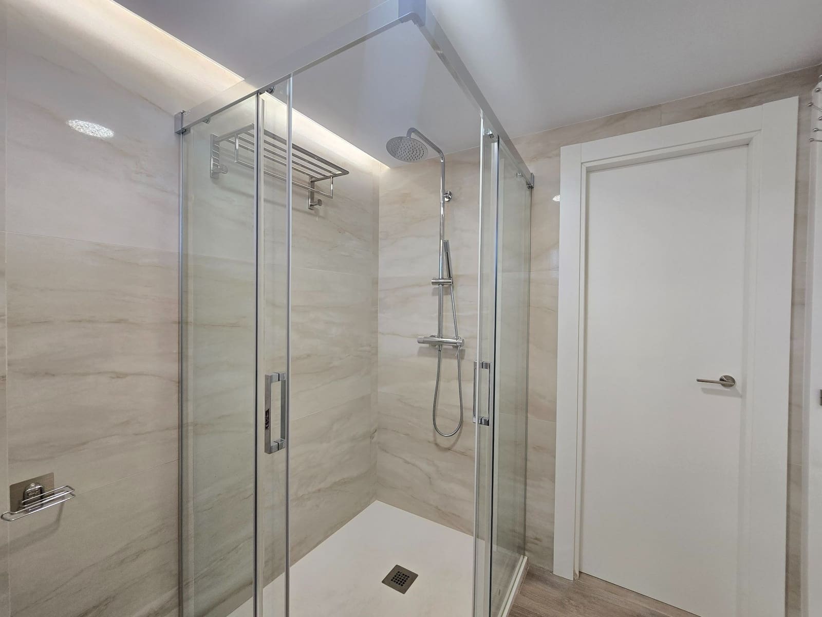 2 soveværelse Lejlighed til salg i Alicante by med swimmingpool garage - € 355.000 (Ref: 9308227)