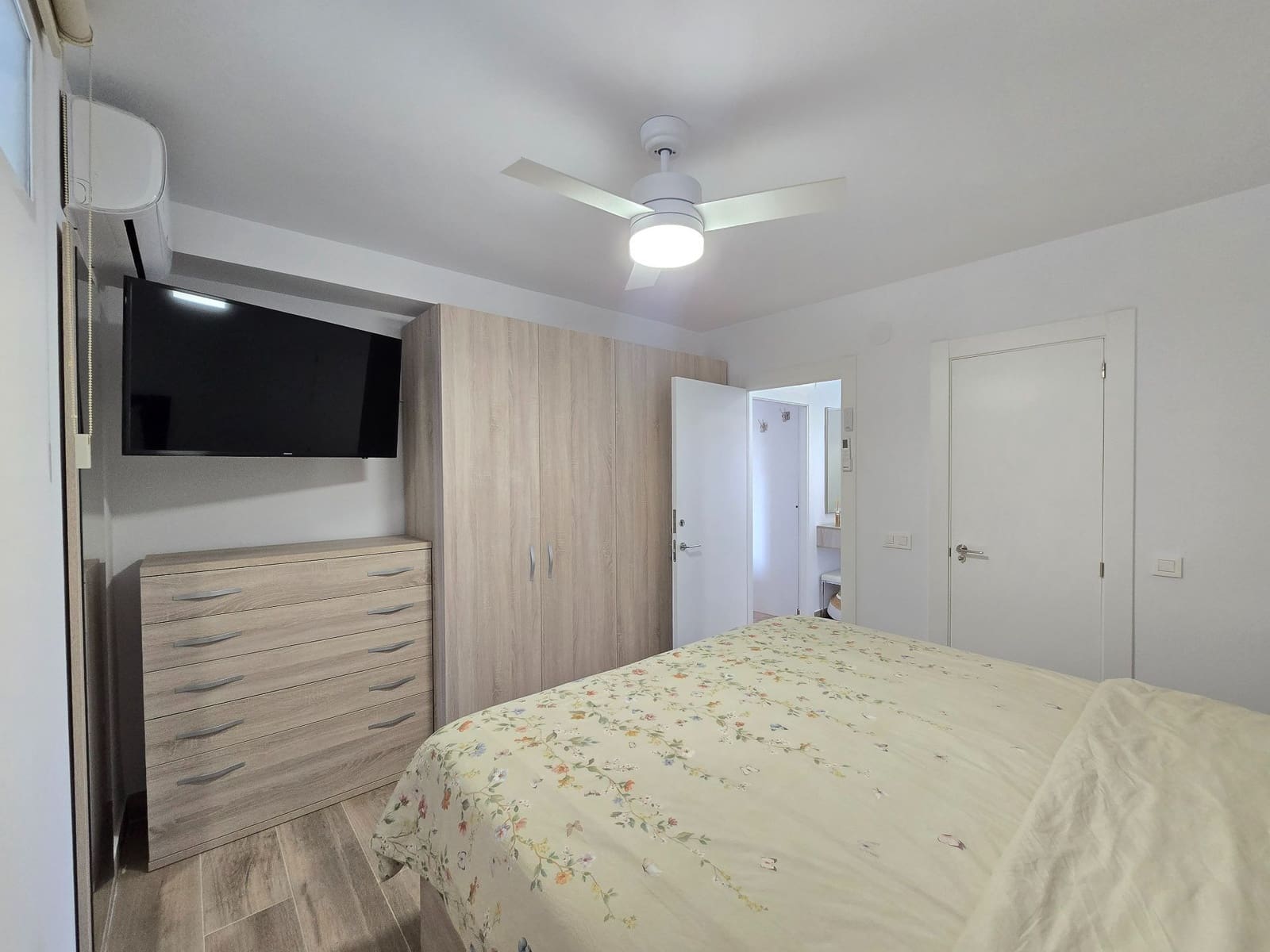 2 soveværelse Lejlighed til salg i Alicante by med swimmingpool garage - € 355.000 (Ref: 9308227)