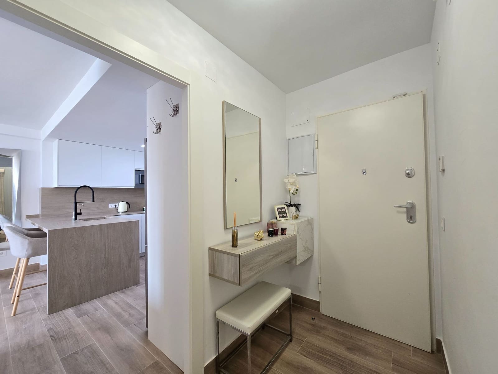 2 soveværelse Lejlighed til salg i Alicante by med swimmingpool garage - € 355.000 (Ref: 9308227)