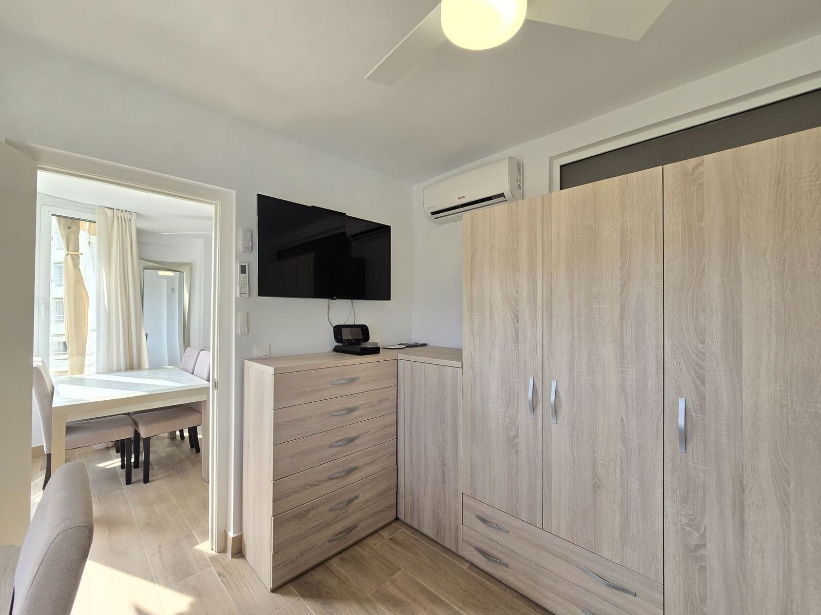 2 soveværelse Lejlighed til salg i Alicante by med swimmingpool garage - € 355.000 (Ref: 9308227)