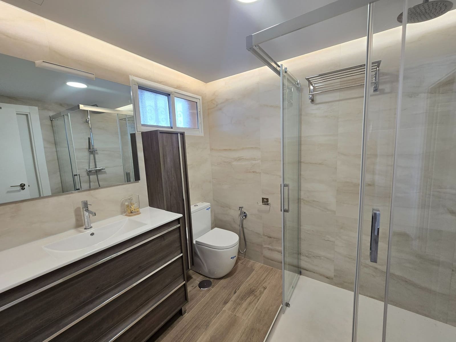 2 soveværelse Lejlighed til salg i Alicante by med swimmingpool garage - € 355.000 (Ref: 9308227)